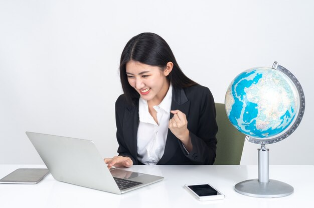 信任度考察:亚马逊跨境电商的保障机制与潜在挑战跨境KYC 信任度考察:亚马逊跨境电商的保障机制与潜在挑战跨境KYC